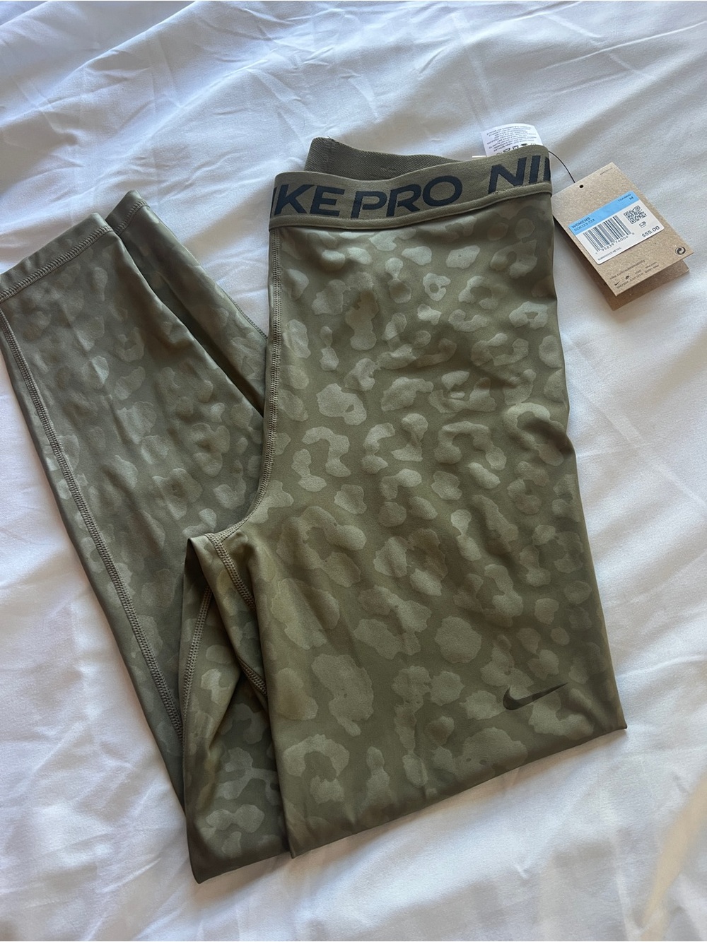 NWT Nike Pro High Rise Tight Fit 7/8 Length M